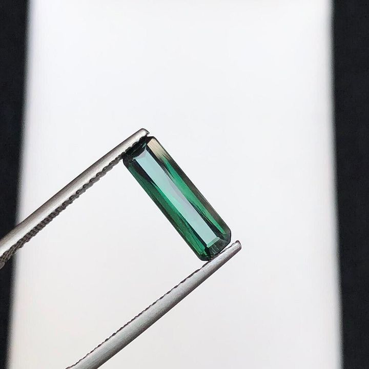 LONG EMERALD CUT CHROME COLOR TOURMALINE GEMSTONE FOR WIRE WRAPPING, 1.75 CRT product image (2)