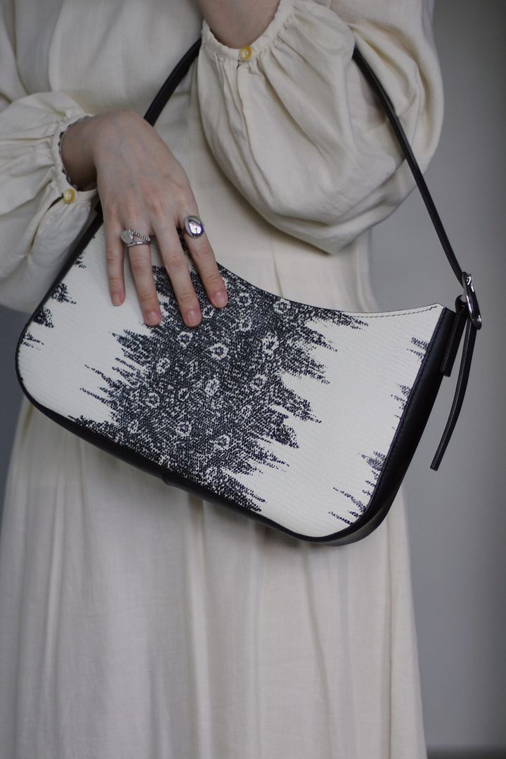 Lizard-embossed Leather Shoulder Bag – L product image (1)