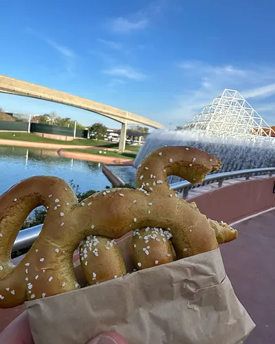 Why does anything shaped like Mickey just taste better? 

Asking for a friend…..me that is. 

#disneyfood #disneysnacks #mick...