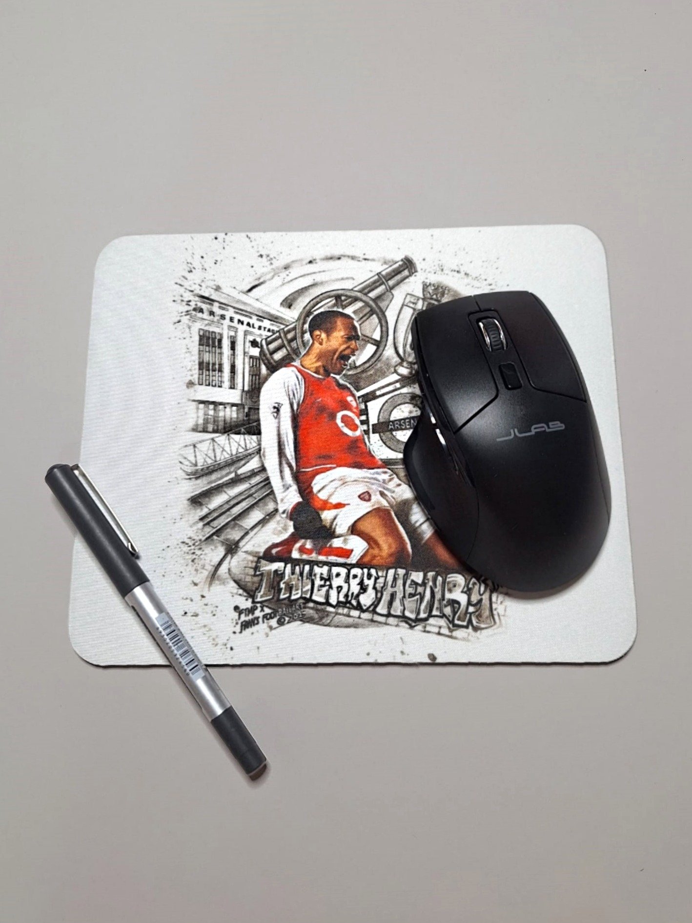 Thierry Henry Arsenal Mousemat – Hand-Drawn Football Print Mousepad for Arsenal Fans product image (1)