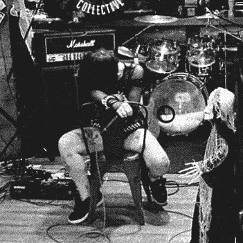 thank you @trailhousecafe for having me last night 🖤 
📸 @rivalplague