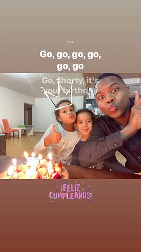 ¡Feliz cumpleaños, Lívia! ¿Puedes creer que ya tienes 7 años? ¡El tiempo vuela! Solo quiero decirte lo genial que es ser tu p...