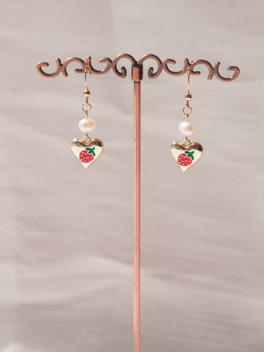 Strawberry hearts - Pearl earrings 🍓♡ product image (1)
