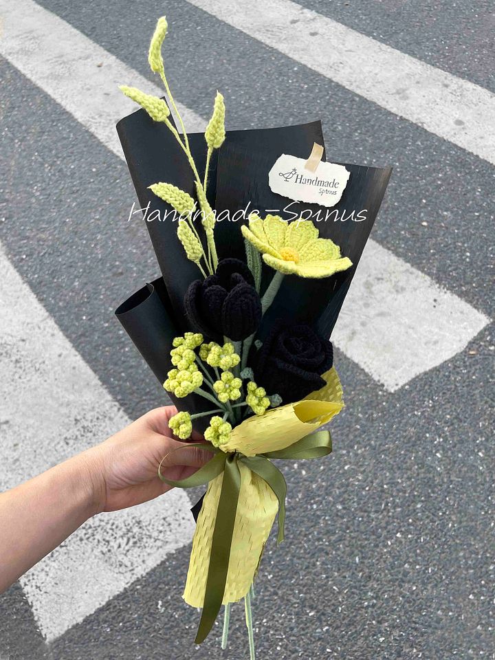 Gold & Obsidian Love Crochet Knit Bouquet product image (1)