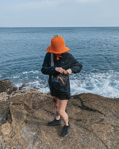 O HAI!! missing all of you but vacation has been SUCH a blast so far 💕

also, no thoughts. only orange hat. 🍊