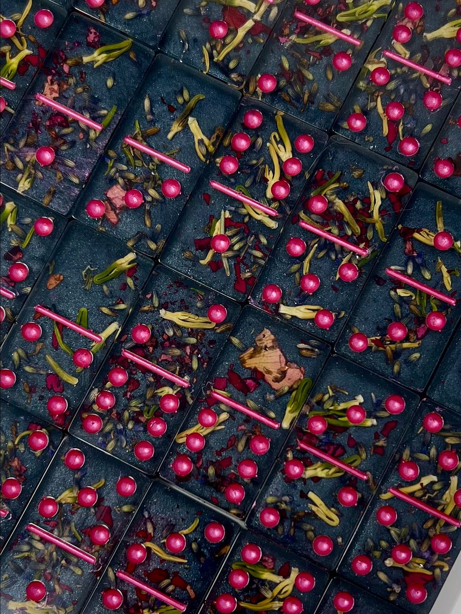 Floral Confetti Resin Domino Set (Black) product image (1)