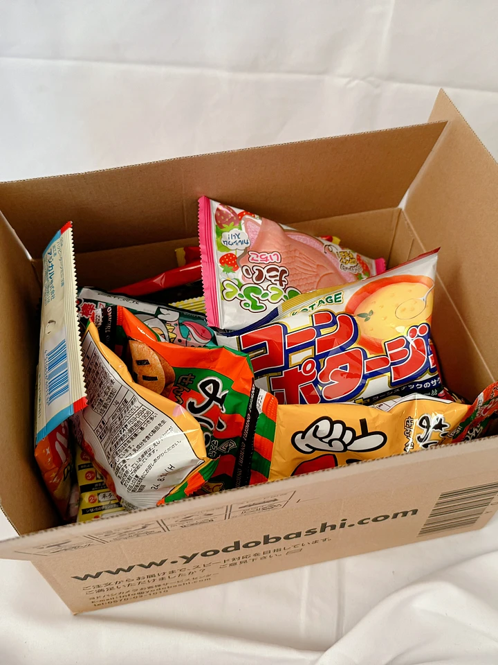 best japanese snacks box product image (1)