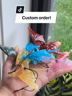 Who's ready for a whole hoard of dragons?! 😍 This set was a custom order and a joy to make! Because of this set, we have a new range of Flying Mica Powder dragons, and some new colours too! 🌈 I hope you enjoy your dragons! 💕 #christmasgift #etsy #magick #witchy #fantasy #australiansmallbusiness #resin #resindragon #dragon #fyp #smallbusiness #micapowder 