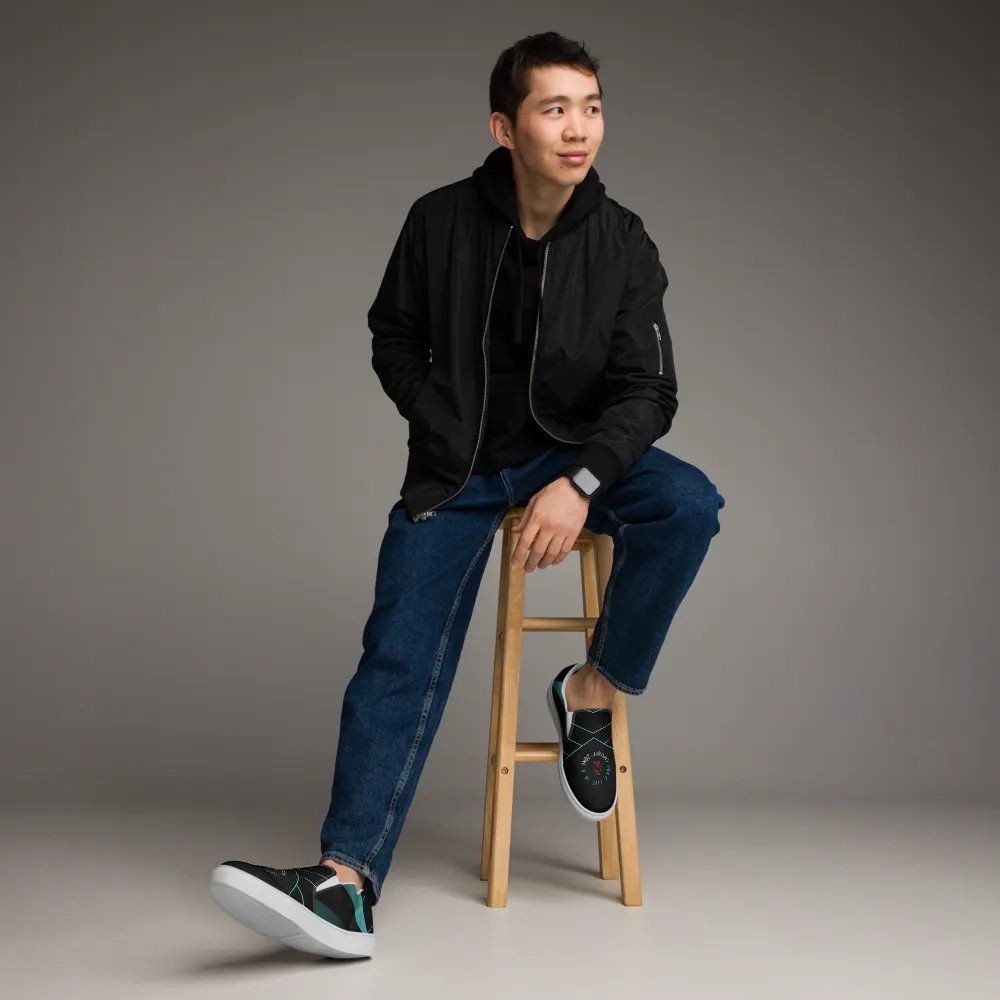 'Don't Live in a Comfort Zone' Men's Slip-On Canvas Shoes product image (4)