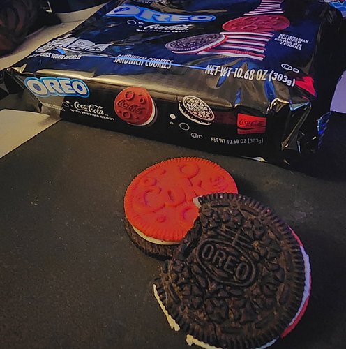 I think I may have found a new snack to munch on while I'm streaming! These @cocacola flavored @oreo cookies are amazing! Def...