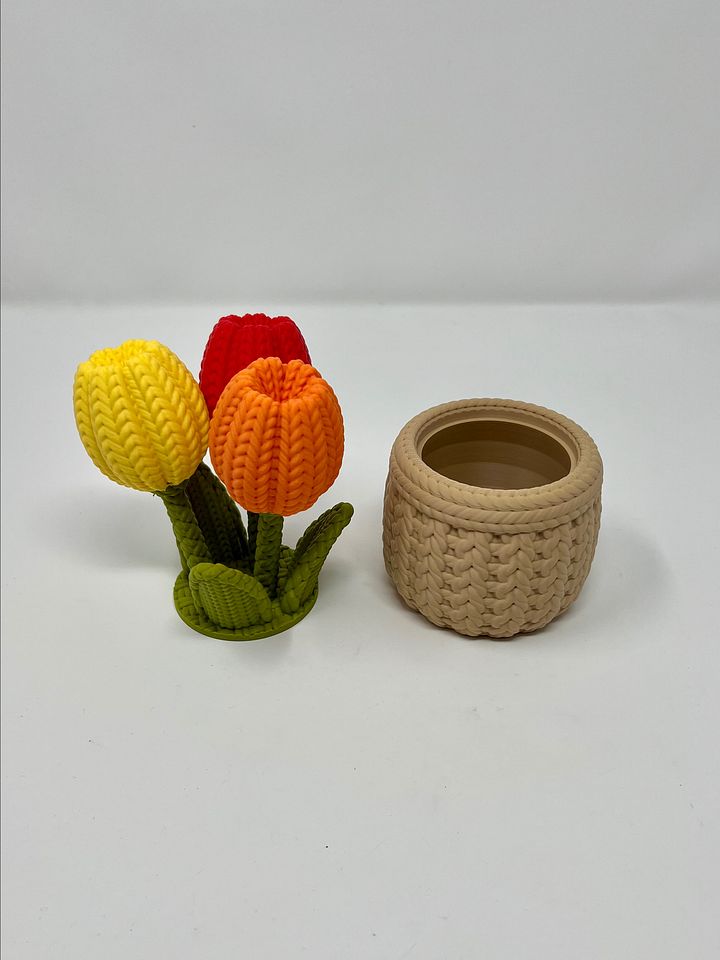 Knitted Tulip Bouquet with Storage (Bolds) (3D Printed) product image (2)