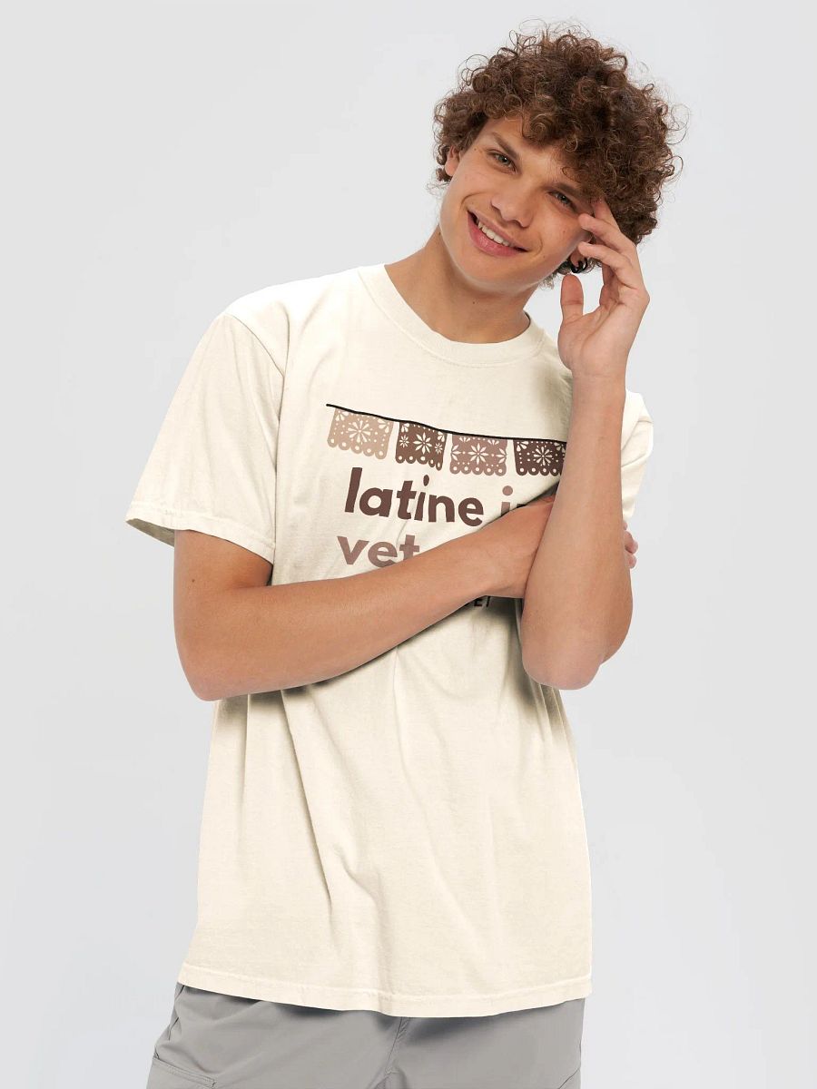 Latine in Vet Med Unisex Tee product image (5)