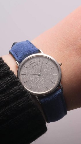 How incredible is this vintage Credor! It’s all platinum with a brushed dial 🤩

What vintage pieces are you considering addin...