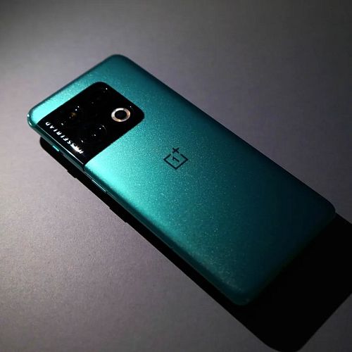 That's one gorgeous phone #oneplus10pro #oneplus10 #techreview