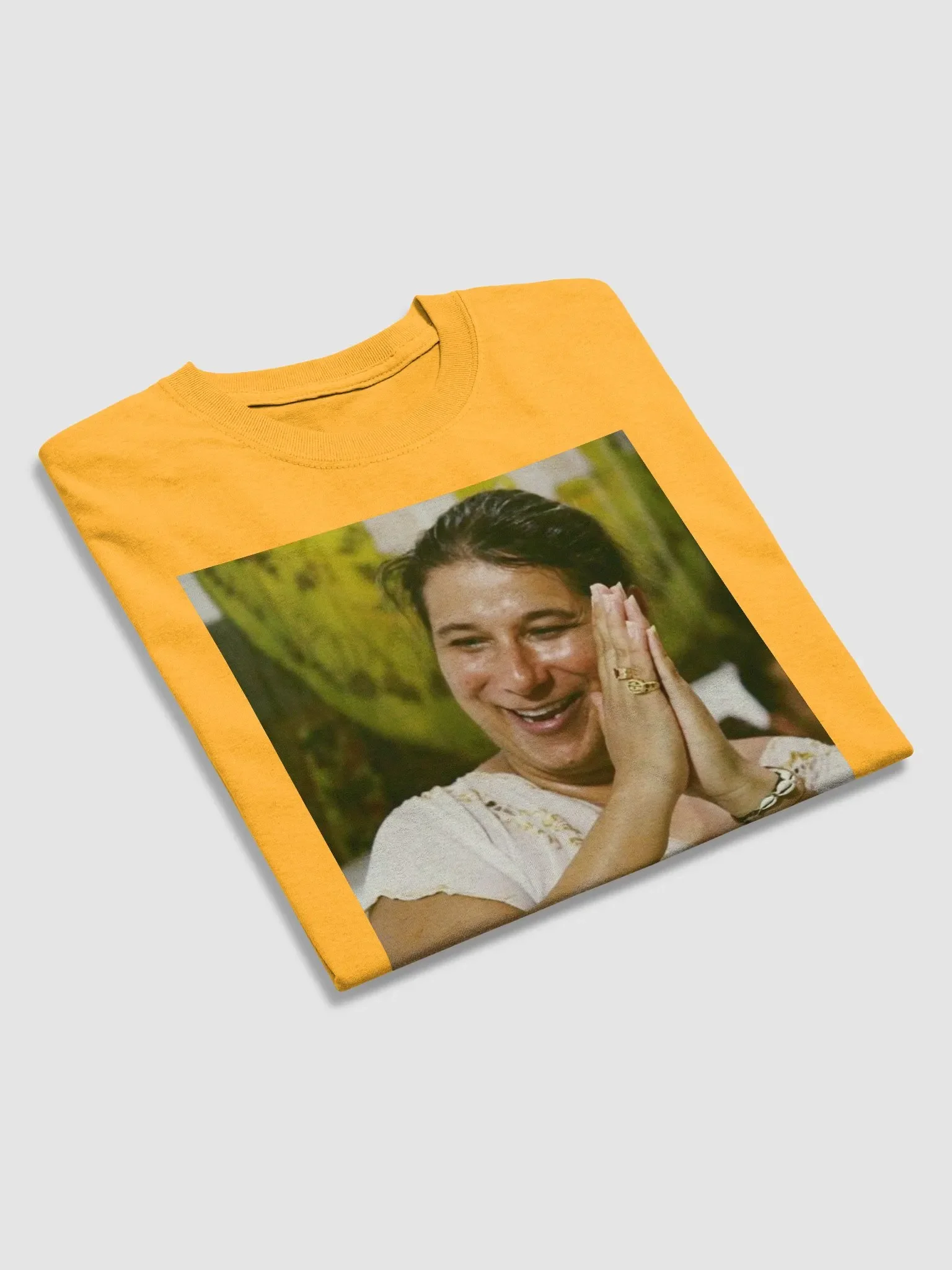 Um Sacerdote feliz faz um Axé feliz product image (4)