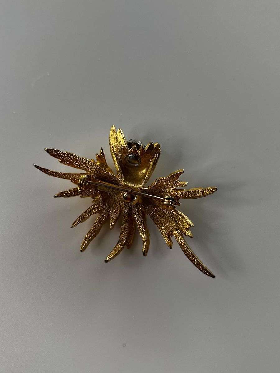 Vintage Gold Tone Abstract Flower Rhinestone Brooch product image (4)