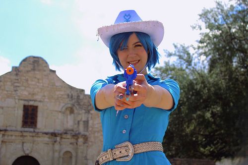 🌊Cowboy Sailor Mercury is ready for the splashdown. See you at high noon! 🌊 (FAKE 🔫)

📸: @haleylawford 
Cosplay by @thecococo...