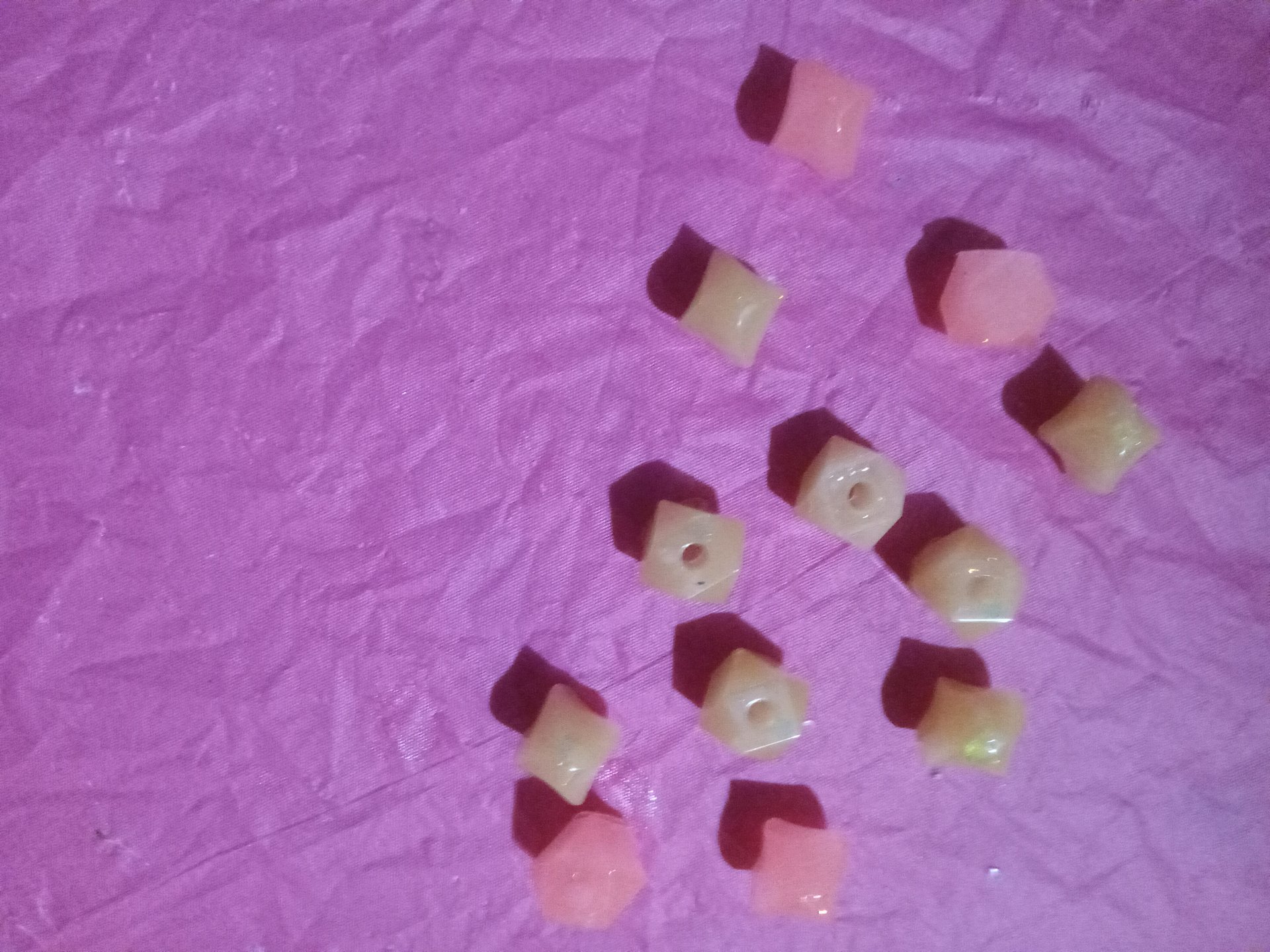 Mini Diamond-Shaped Resin Craft Beads product image (2)