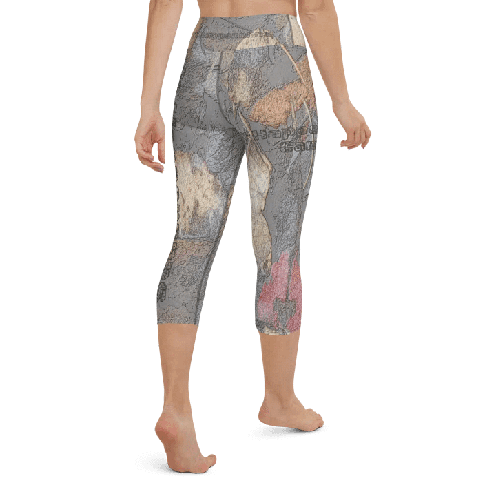 Yoga Capri Leggings - MossyOak - It Happennnns Camo product image (2)
