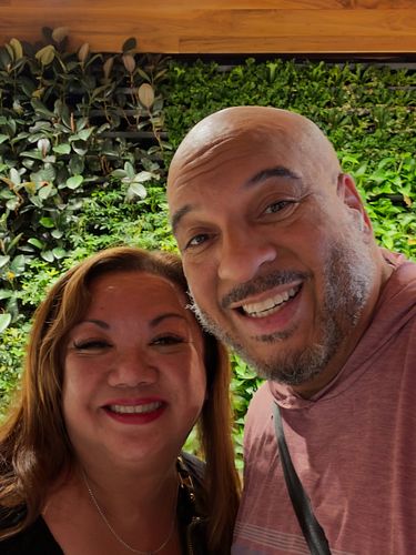 Love bumping into friend at the Lounge. Sup @melliadrian 🤙🏽. Who turnt up the heat in Vegas? Shane in ya’ll 😂🤣