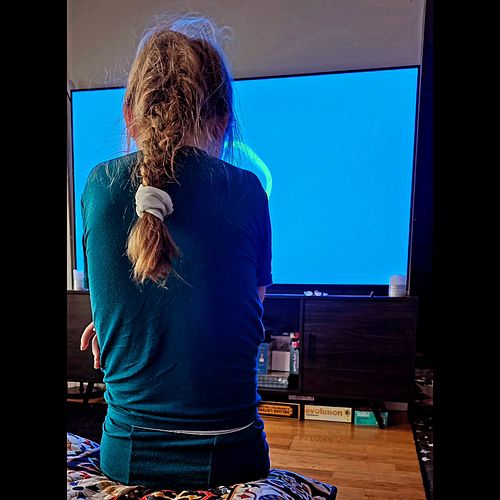 Aaron and I attempted to start the day with some EDM. #dancemusic I guess she wasn't impressed with our dance moves. 😭 🤣 🤣 #w...