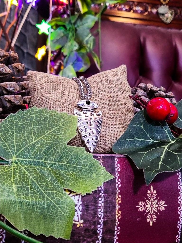 The Armored Kingdom Warlord Arrowhead Necklace product image (2)