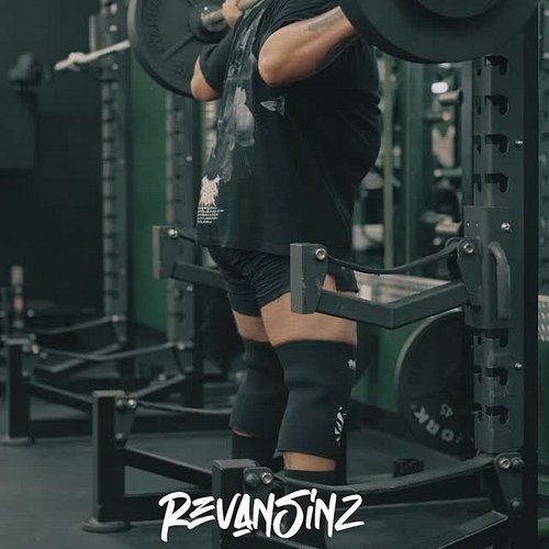 Lower Body Strength Day and still needing a 35mm Lens 😂😂
•
🏋🏾‍♂️Coach: @sarahhhlifts_ (Team @scottykfitness )
🏋🏾‍♂️Gym: @musc...