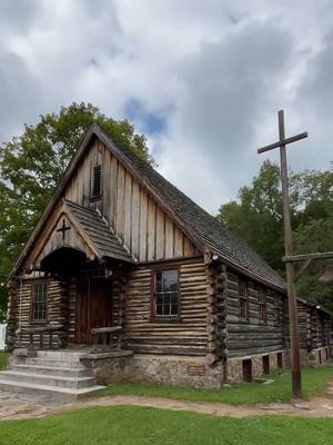 Tucked away at the foot of Whitetop Mountain sits a little log cabin church with a wild backstory — built by locals and WWII soldiers, burned by vandals, and brought back to life. 🪵⛪ Think you’ve seen a church like this before? Think again… #appalachianhistory #visitvirginia #appalachianmemorykeepers #churchhistory