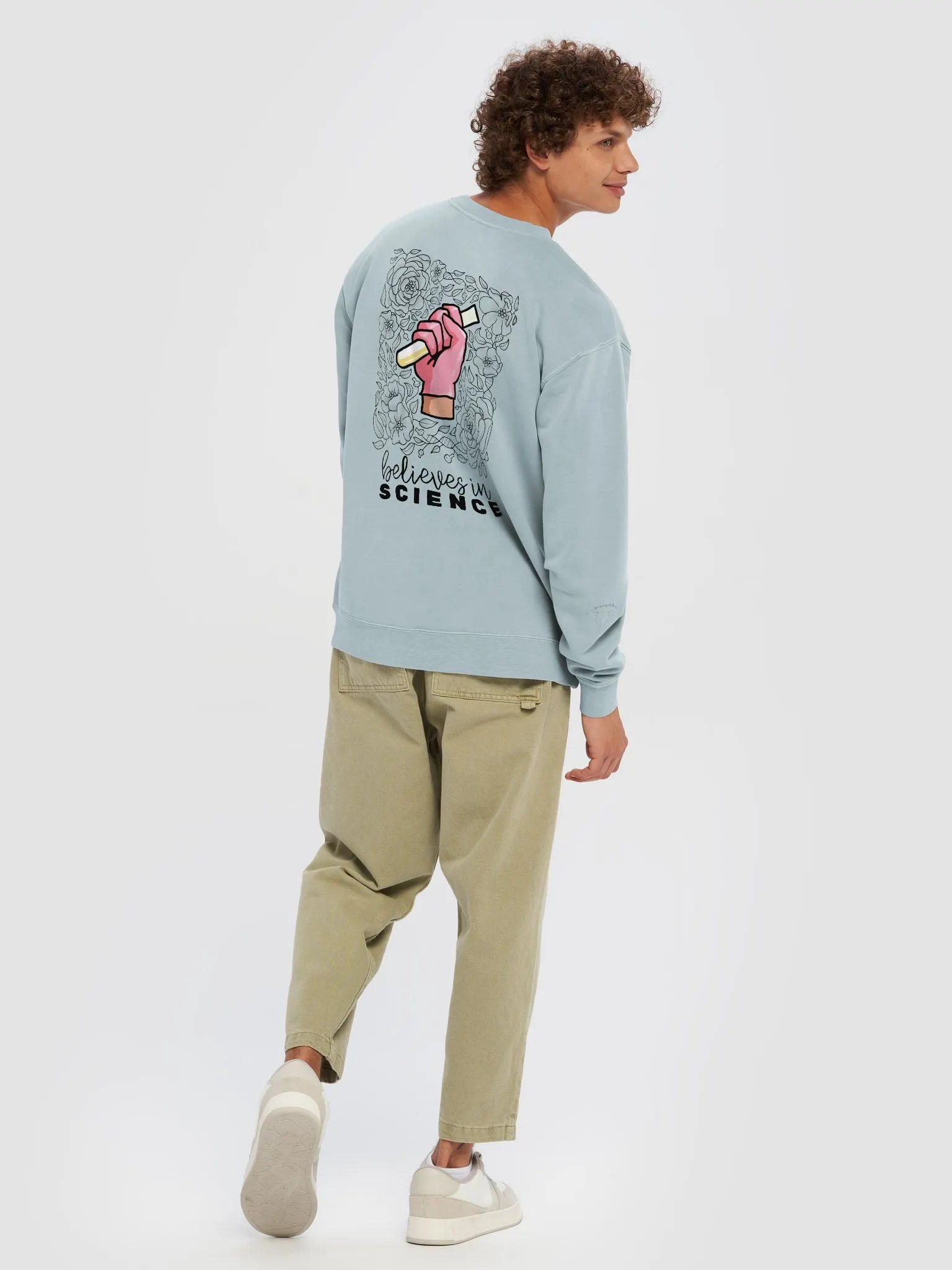 believes in science (sweatshirt) product image (2)