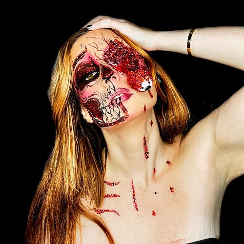 My head hurts
A little crystal skull moment 
@mehronmakeup dark red and black paints, liquid latex 
#skullmakeup #skullmakeup...