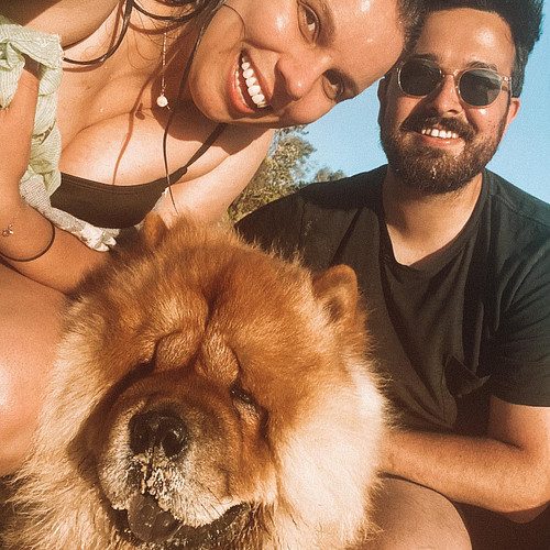 Have been lucky enough to have some time by the beach with my two favourites ❤️ @deligracy @bowserchowchow