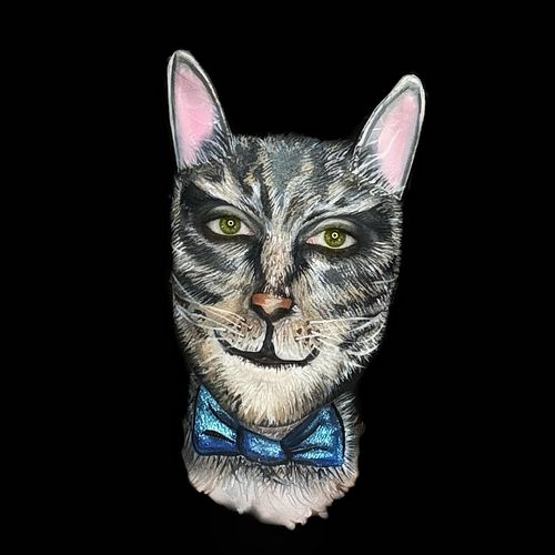 Yes this is cursed. Yes I turned into loaf pan. 
Used the 
@mimles x @mehronmakeup illusion palette 
#illusionmakeup #cat #ca...