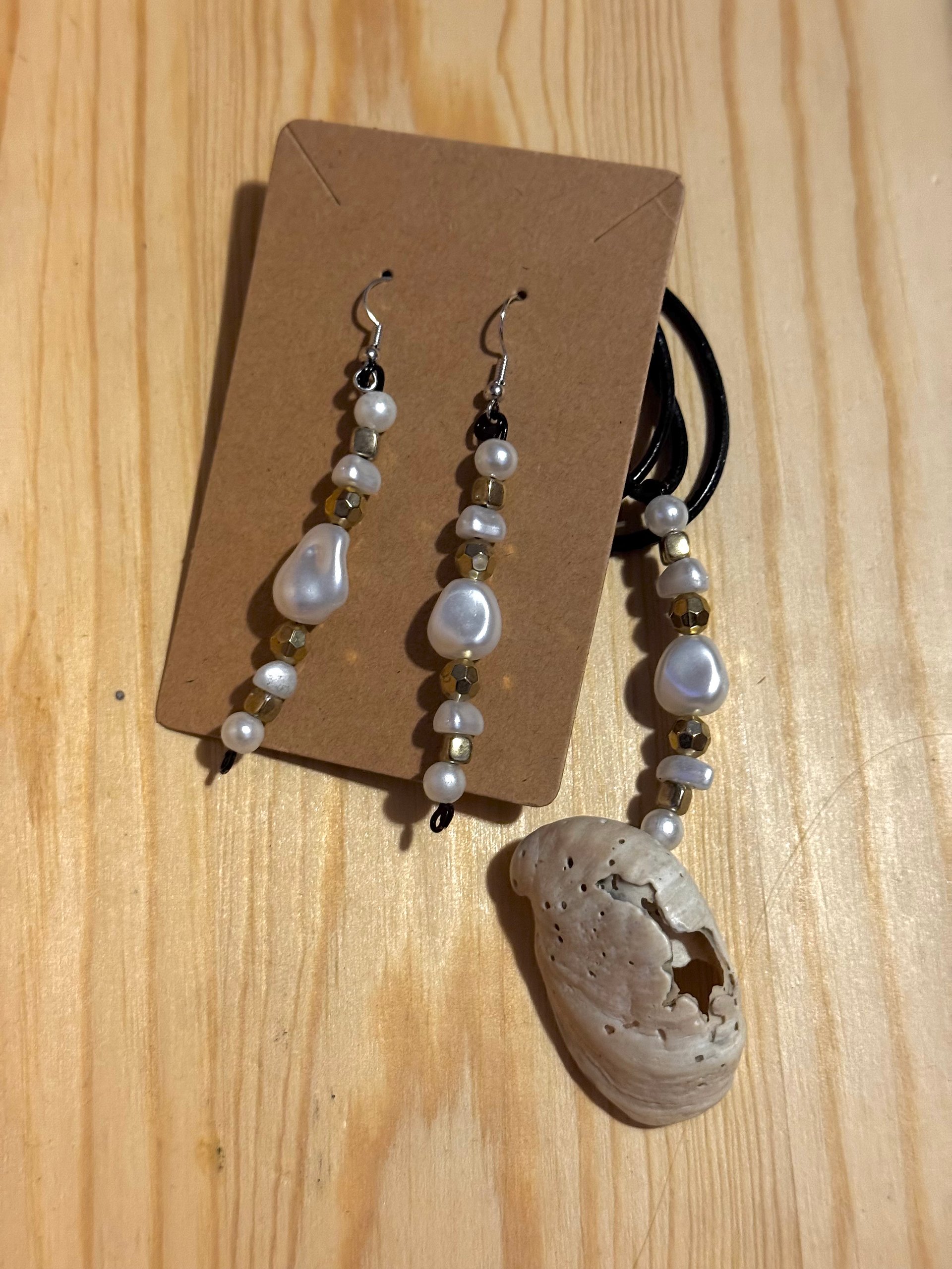 Shell Necklace and Earrings Set product image (1)