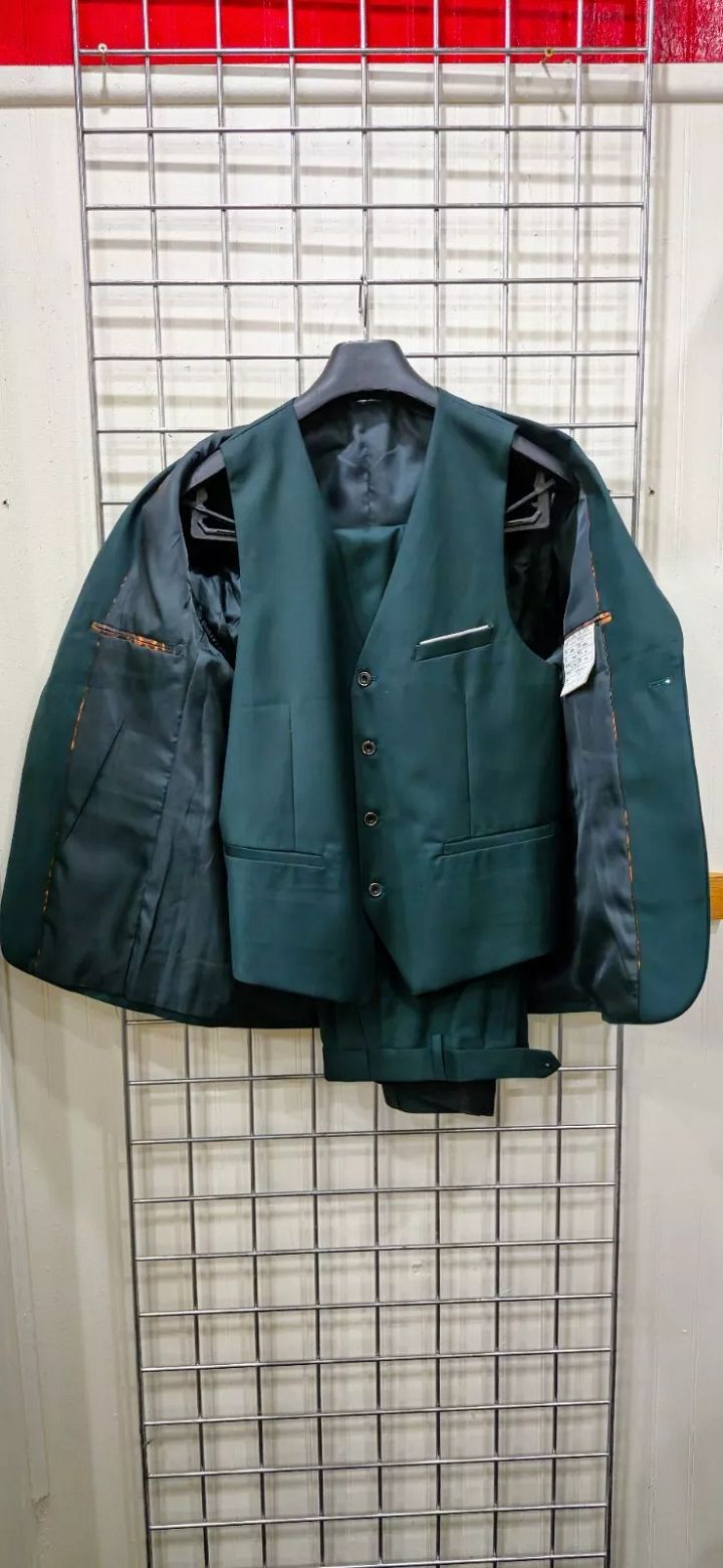Large Hunter Green Mens Suit with Vest product image (2)