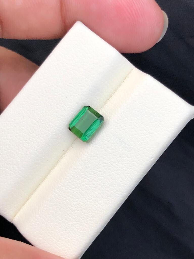 TOURMALINE EMERALD CUT GREEN COLOR GEMSTONE FOR RING & JEWELLERY, 1.50 CARAT product image (6)