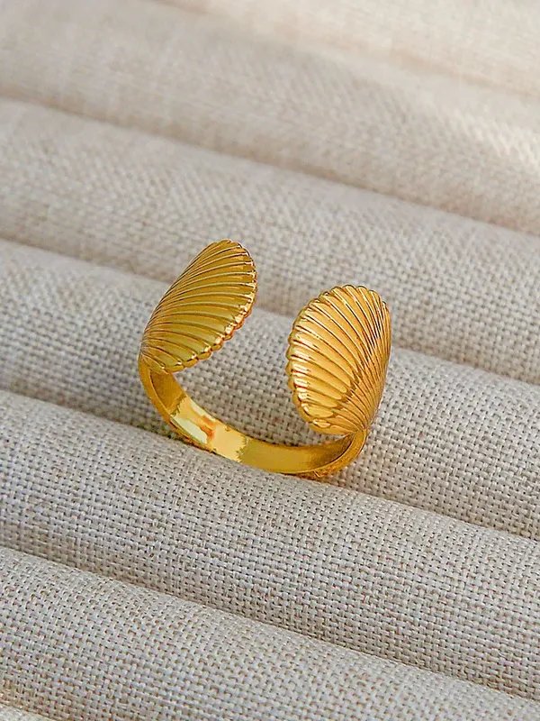 Lily Ring product image (1)