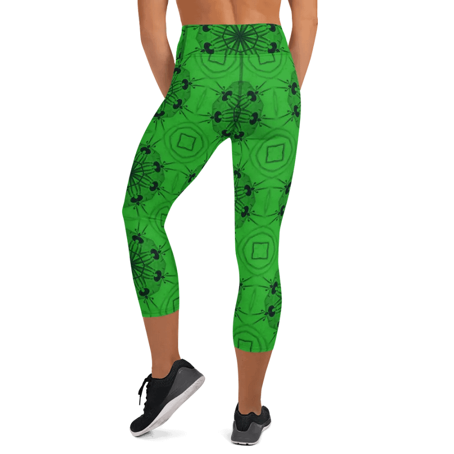 Circles Galore Capri Leggings product image (6)