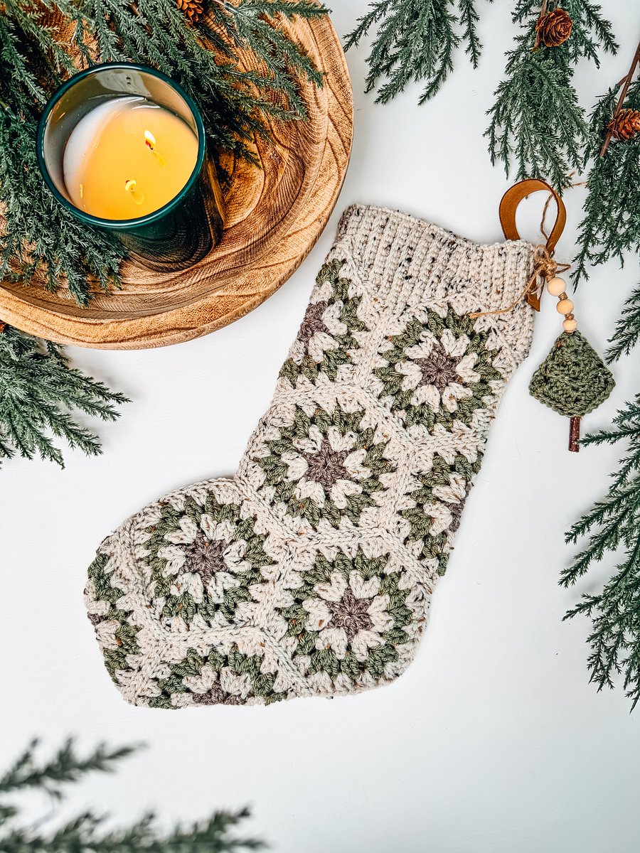 Hexagon Granny Stocking Pattern Tutorial With Unique Ribbed Cuff product image (3)