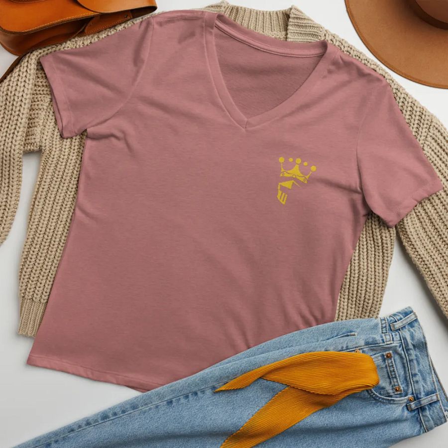 King and crown embroider womens v neck product image (17)