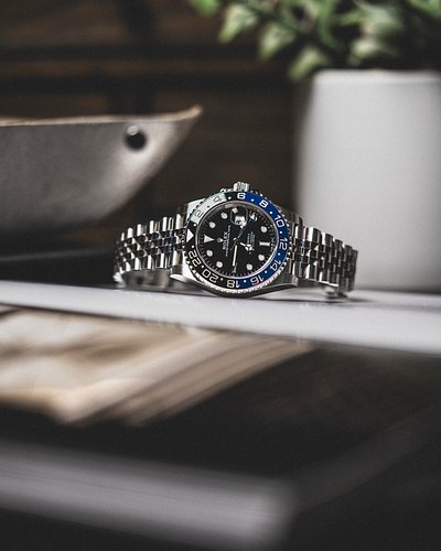 🦇 The Rolex Batgirl GMT isn’t the king of the watch world… but it definitely knows how to stir up a group chat.

That black &...