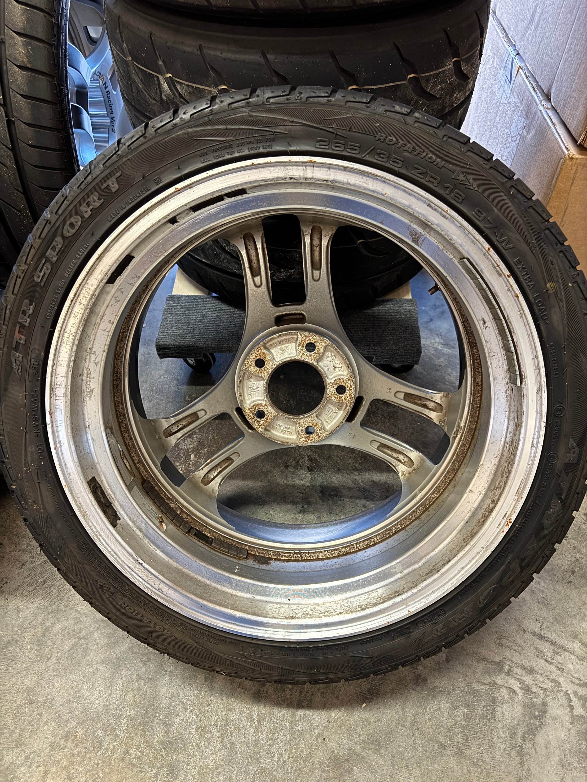 Yokohama Super Advan SA3R V2 - 18x9 +24 - Used product image (12)