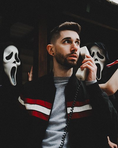 victim.
-
-
- 
Would I be first to die in a horror movie? 
🔪 
photographer: @brettmkane 
ghostfaces: @th.ommy | @angelica.aal...