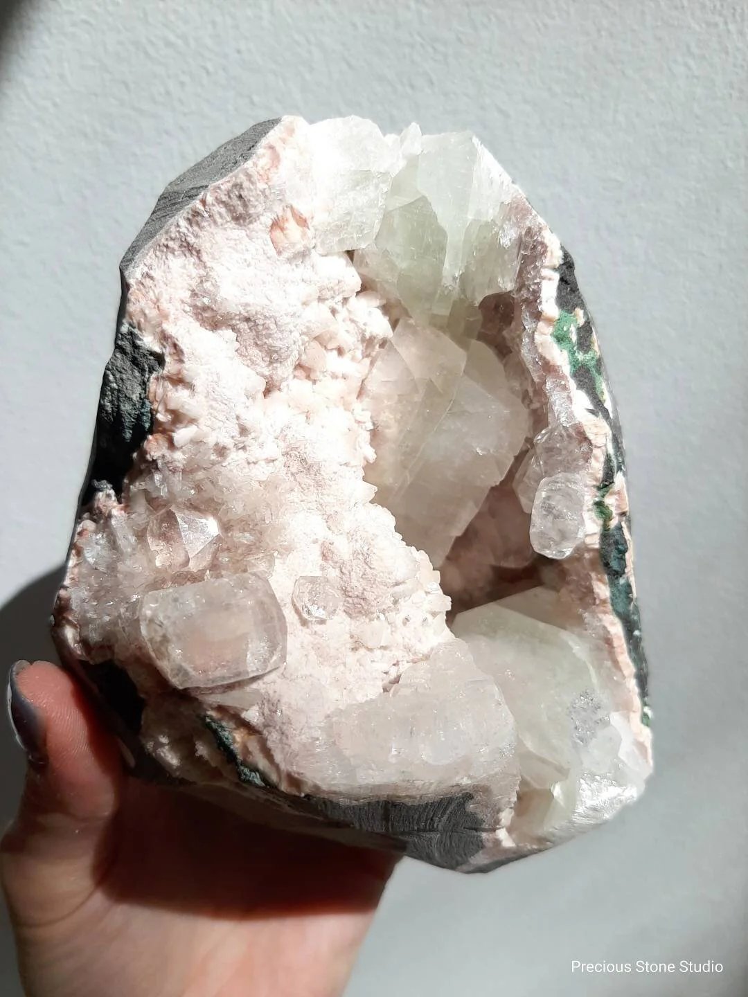 Apophyllite & stilbite crystal geode product image (4)