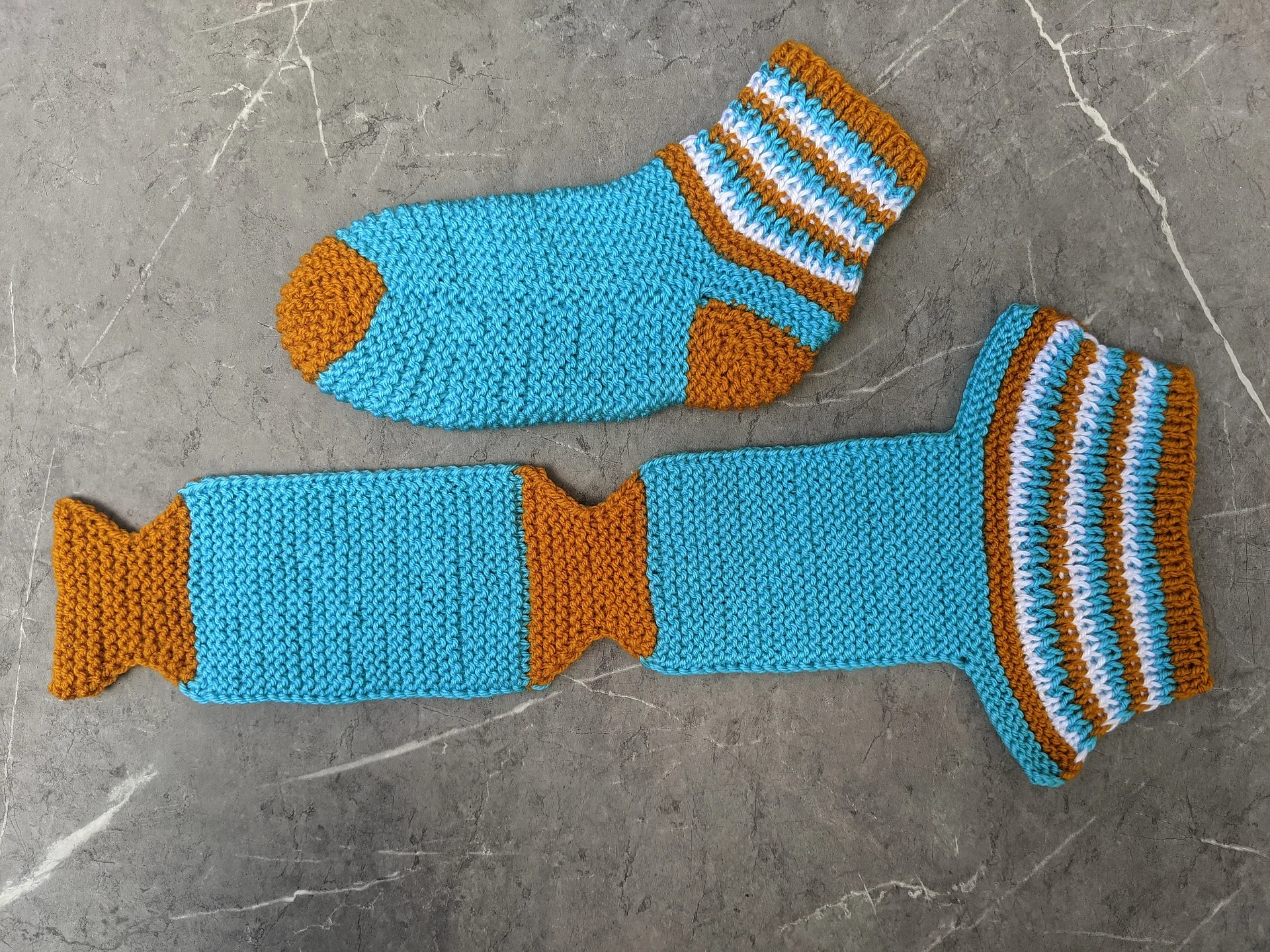 Flat Knit Two-Needles Slipper Socks Pattern product image (1)