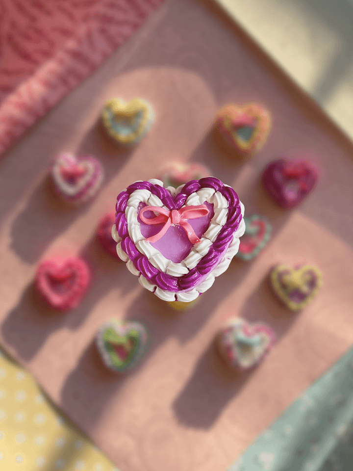 Sugar Plum Kiss - Coquette Heart Cake Keychain product image (1)
