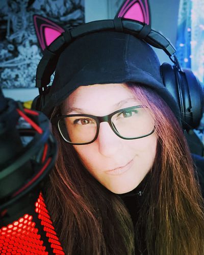 And in this perfect weather we'll find a place t o g e t h e r 😎🖤🤘🎮 (ps: loving my GA specs 🖤) #twitchaffiliate #twitchstreamer