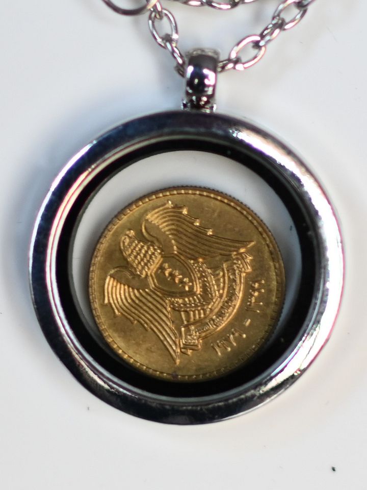قلادة : خمس قروش سوريا بمظهر الذهب 1979 product image (1)