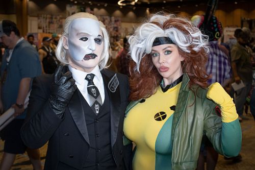 🎃A post on the night of Samhain!🎃 Another throwback post back @kimochiicon feat. @stephaniemichelle.irl as Rogue.

#devilgeto...