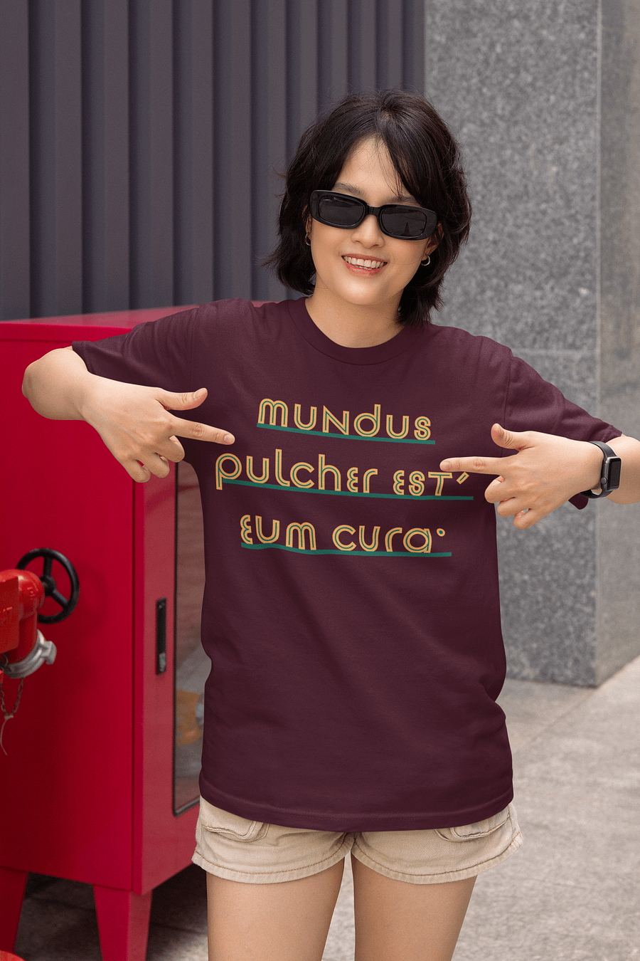 Mundus Pulcher Est, Eum Cura – Wear the Beauty. Protect the World Graphic Tee product image (65)