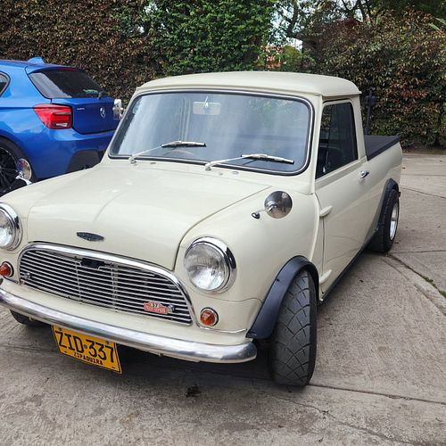 Que opinan de esta joya que nos visita para revisión? Es un modelo muy especial, si saben que carro es déjenlo en los comenta...